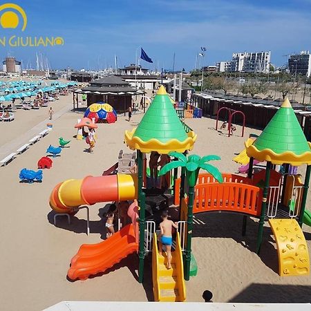 La Casa Di Clara Ombrellone Con 2 Lettini Al Lido San Giuliano Gratis E Parcheggio Privato Gratis Daire Rimini Dış mekan fotoğraf