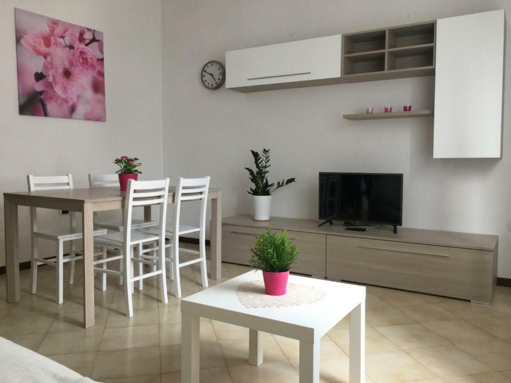 La Casa Di Clara Ombrellone Con 2 Lettini Al Lido San Giuliano Gratis E Parcheggio Privato Gratis Daire Rimini Dış mekan fotoğraf